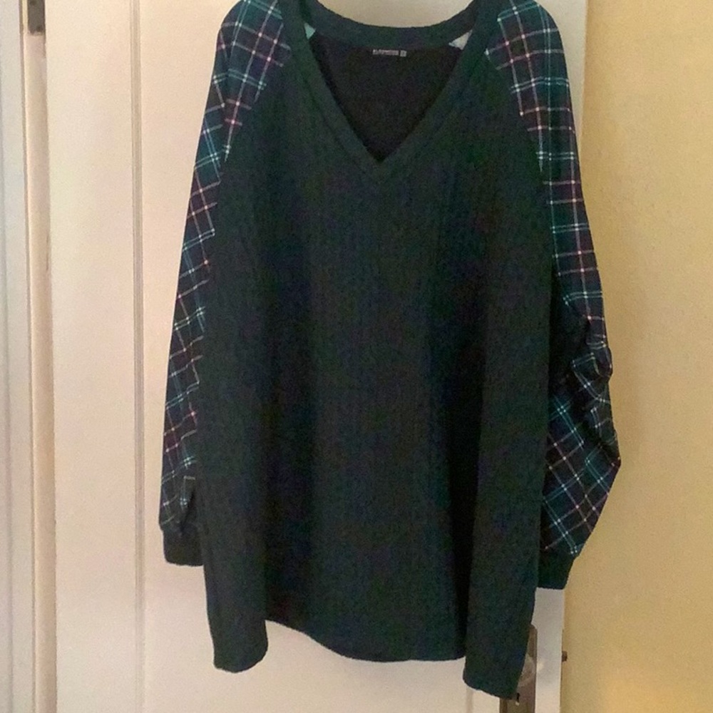 Hunter green cable knit sweater